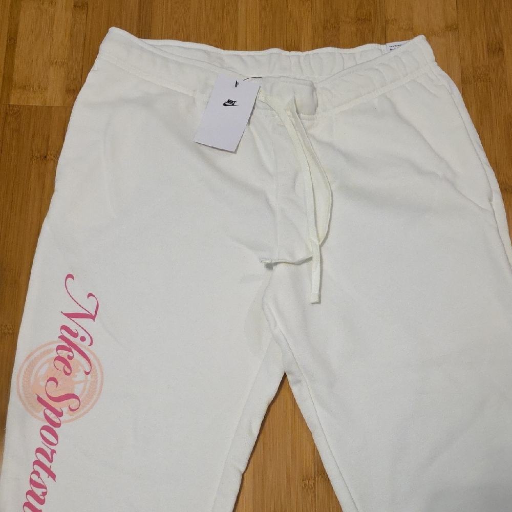 NikeSportswear Women's Club Fleece Women's Mid-Rise Pants